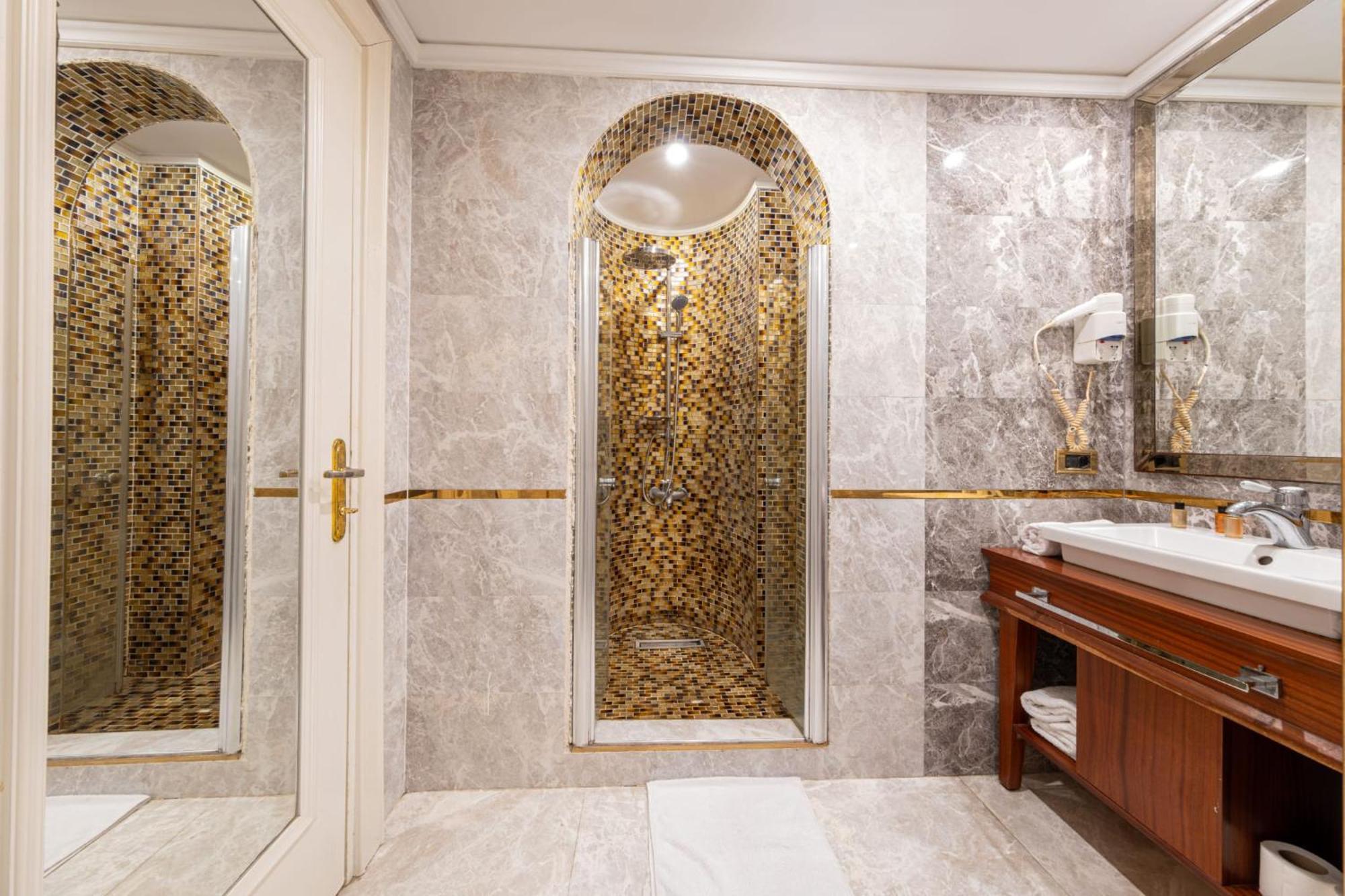 Myy Boutique Hotel Истанбул Екстериор снимка